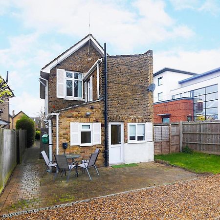 Stylish 4-Bed Home - Perfect For Families & Groups Egham Exterior photo