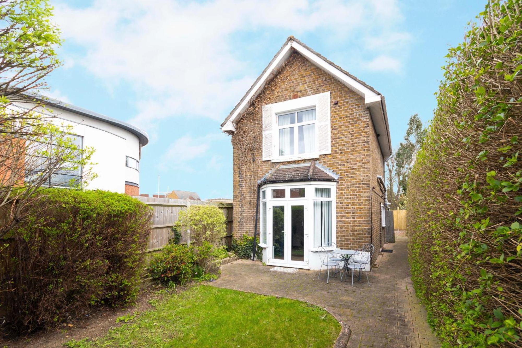 Stylish 4-Bed Home - Perfect For Families & Groups Egham Exterior photo